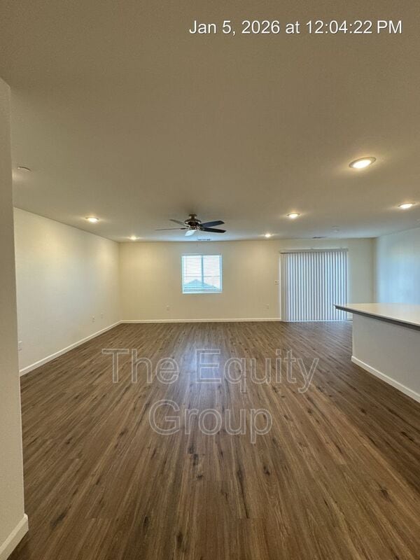 Building Photo - 7064 W Wren Ave