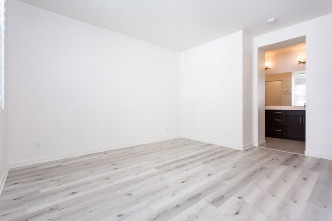Building Photo - Beautiful Townhome at Millenia in Otay Ranch!