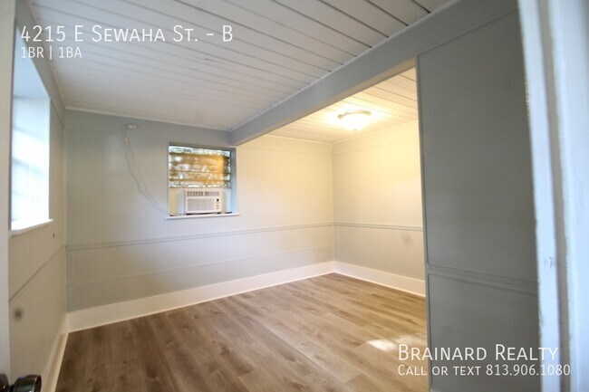 Building Photo - 4215 E Sewaha St