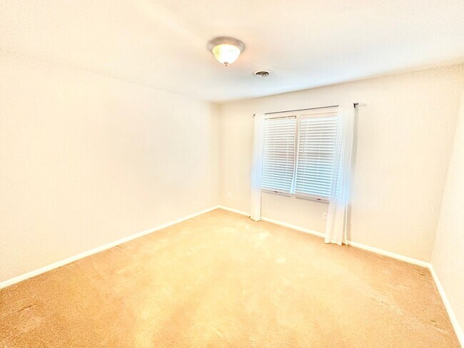 Building Photo - 102 Ashleigh Ct
