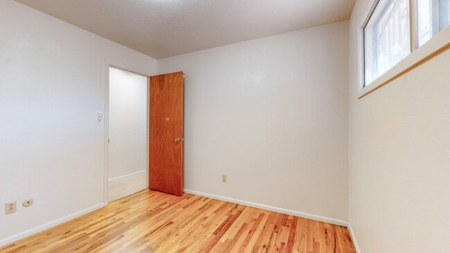 Building Photo - NORTH VALLEY 3 Bedroom  2 Bath