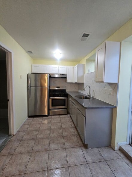 Primary Photo - 187 Colon Ave