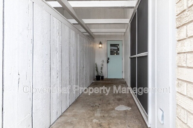 Building Photo - 319 Gaiety Ln