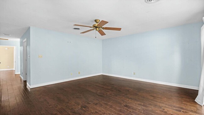 Building Photo - 904 Dogwood Ct