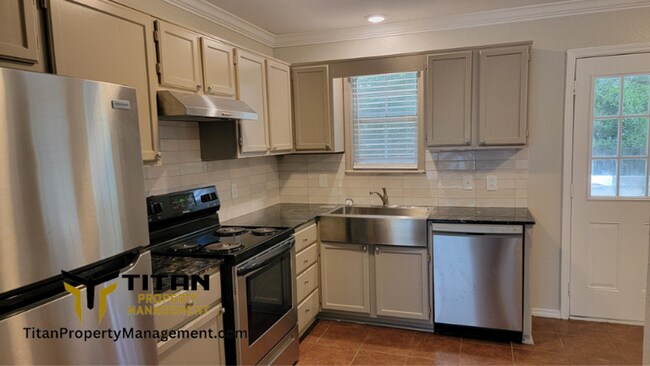 Building Photo - 3bed/ 2 bath home