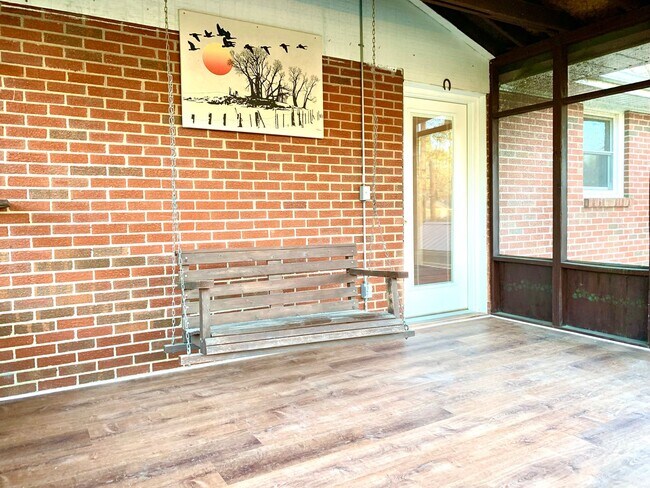 Building Photo - 321 Clearview Dr