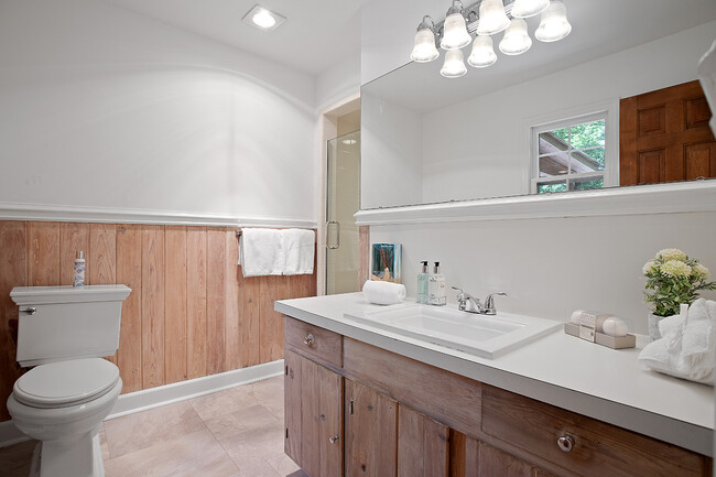 Primary Bath - 2152 Lakeshore Ct