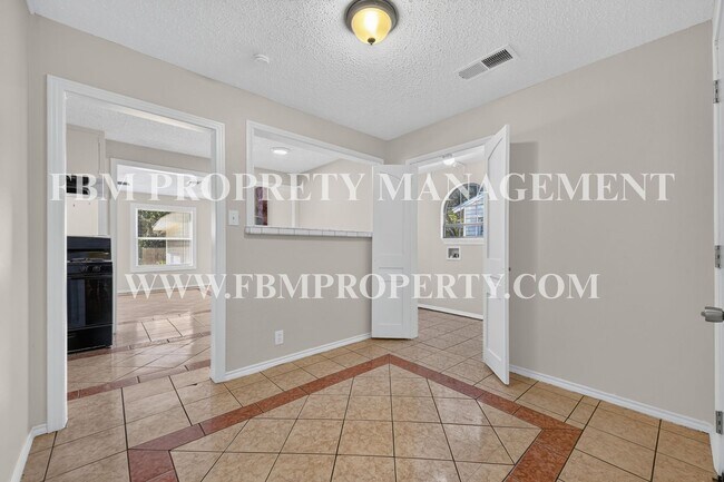 Building Photo - 2358 Norwood Dr