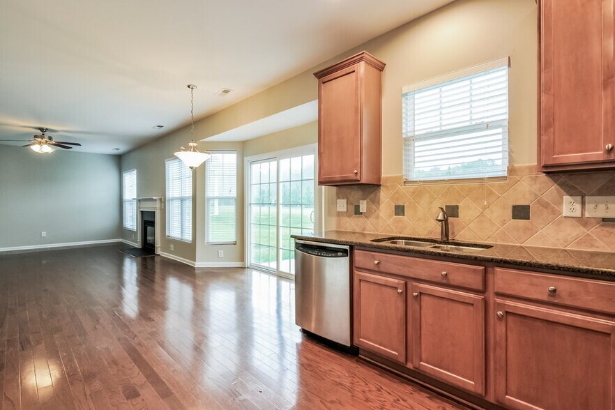 Building Photo - 3215 Whispernut Ln