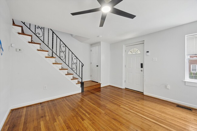 Building Photo - 5731 Reedland St
