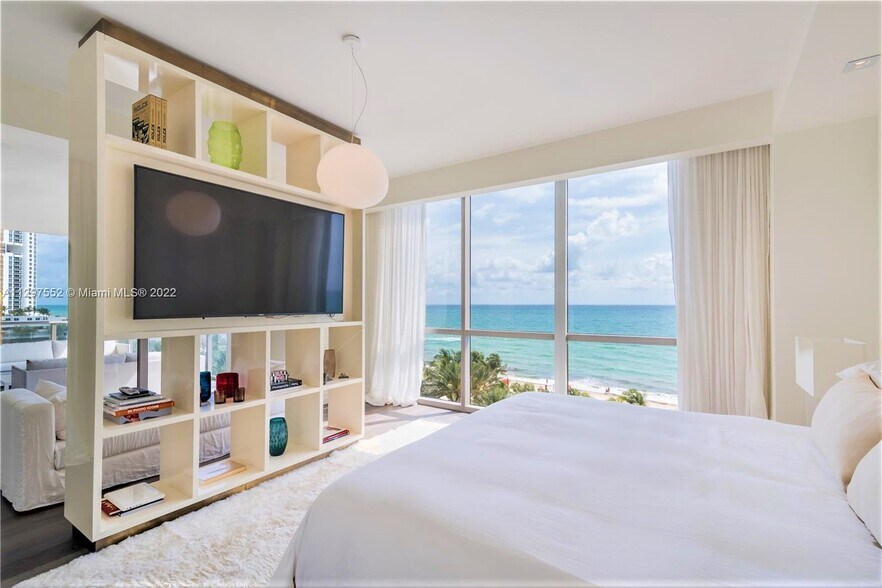 Building Photo - 17749 Collins Ave