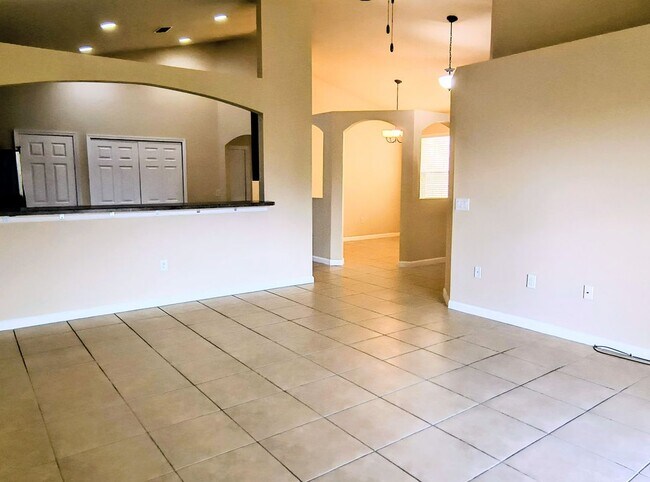 Building Photo - 490 Bismarck Way