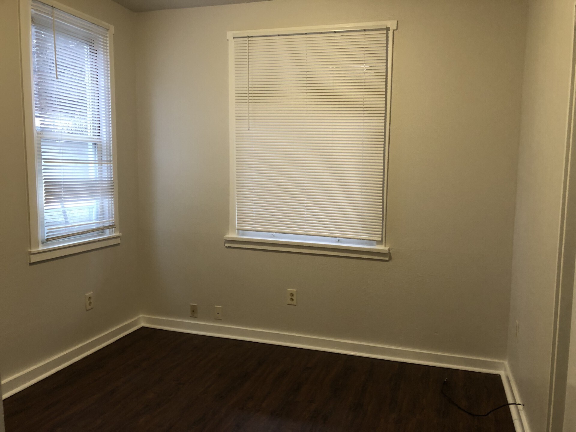 Building Photo - 516 Center Ave