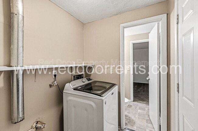 Building Photo - 9949 Ellis Dr
