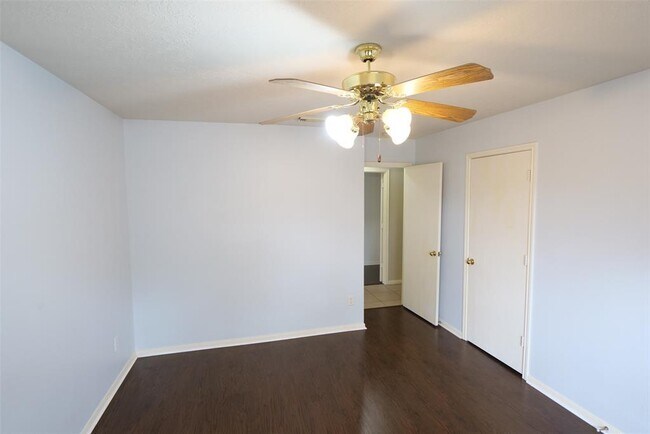 Building Photo - 23135 N Waterlake Dr