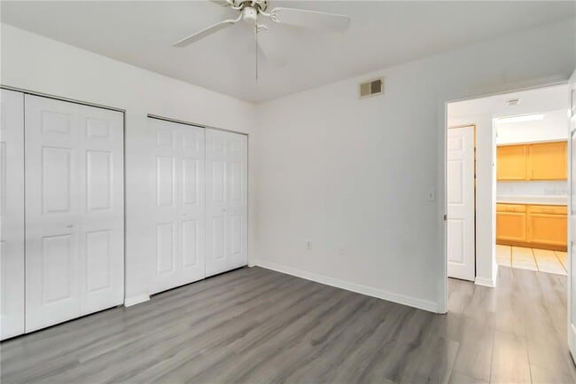 Building Photo - 1010 Villagio Cir