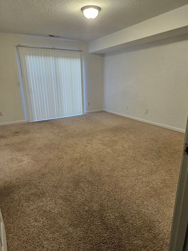 Building Photo - T2834