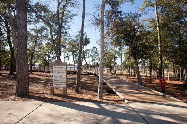 Building Photo - 2BR/2BA - Beautiful condo on River Road - ...