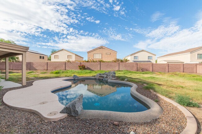 Building Photo - 4-Bed, 3-Bath Home with Versatile Layout a...