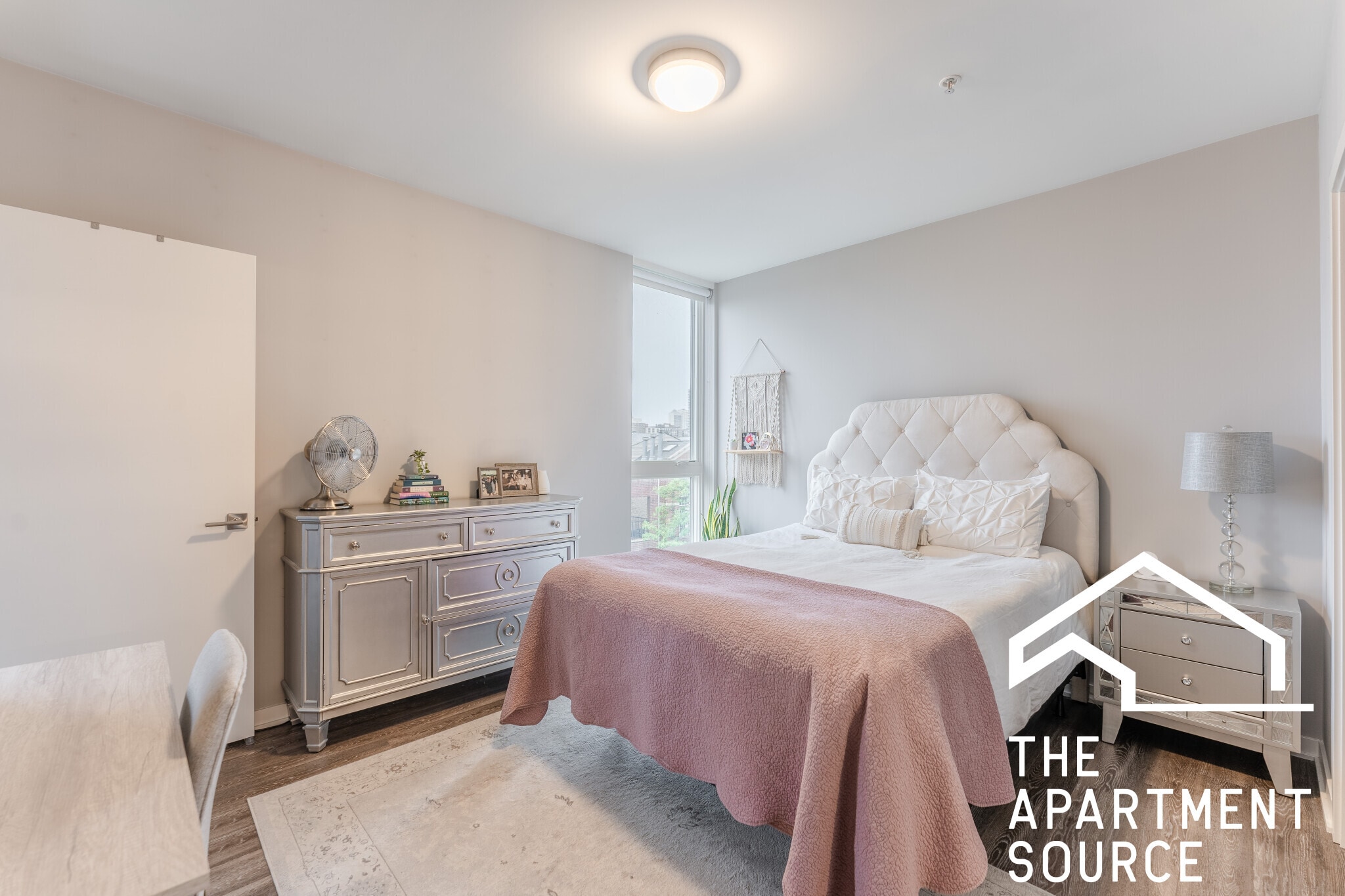 Building Photo - 301 W North Ave