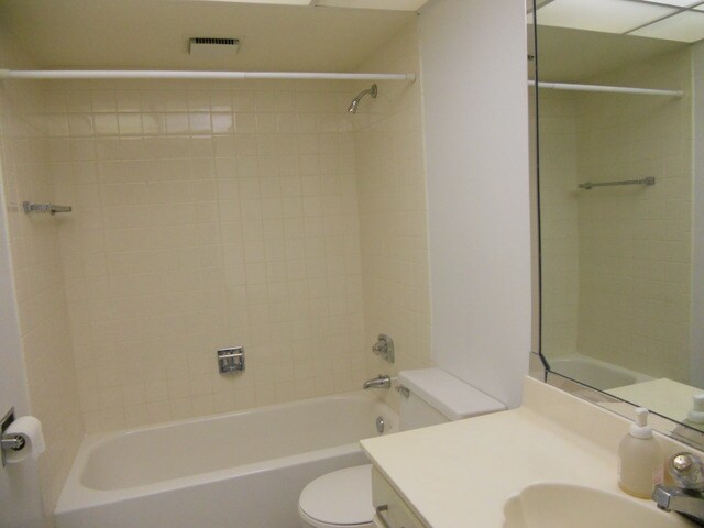 Building Photo - 350 Plum Creek Dr