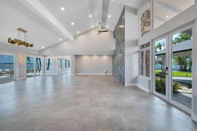 Building Photo - 1365 Bay Terrace