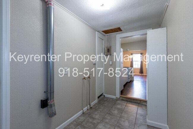 Building Photo - 1607 N Lewis Pl