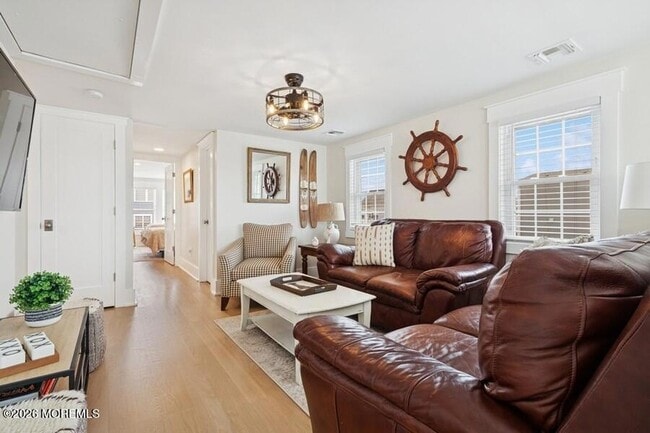 Building Photo - 124 2nd Ave