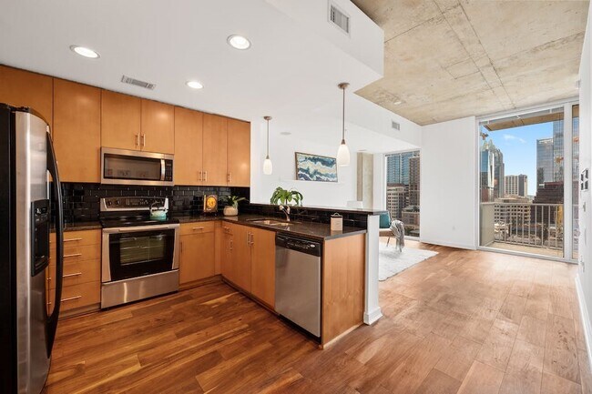 Building Photo - 360 Nueces St