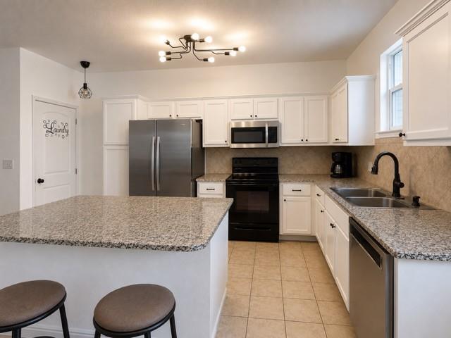 Building Photo - 402 Crater Lake Dr