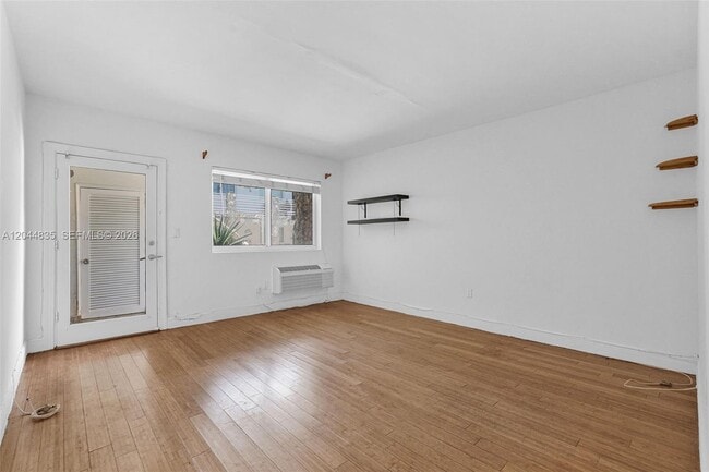 Building Photo - 320 85th St
