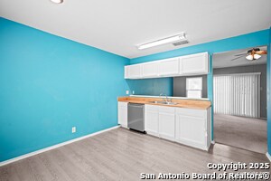 Building Photo - 5827 Sun Bay