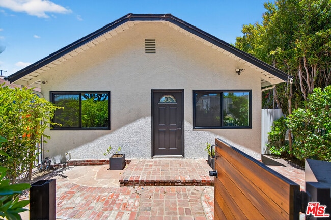 Primary Photo - 925 Marine St