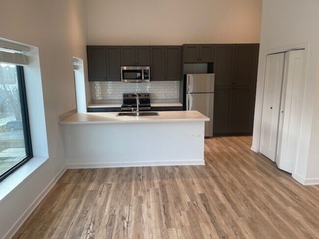Building Photo - Brand New Apartments - Close to UNL/Downtown