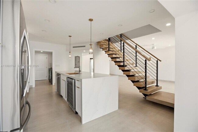 Building Photo - 7238 Jacaranda Ln