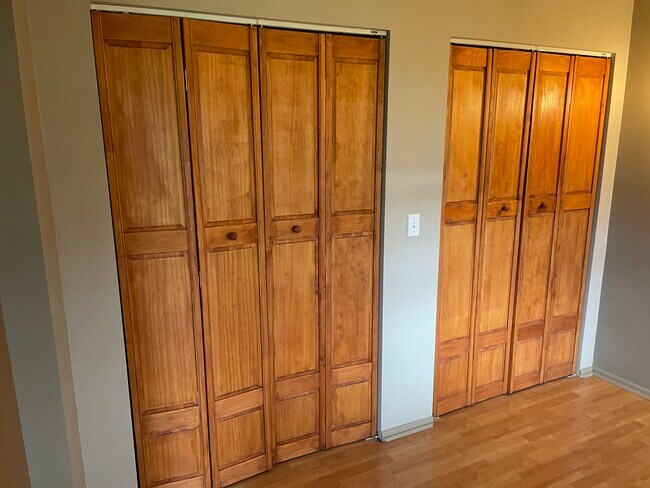 Bedroom - 1916 W Riverside Ave