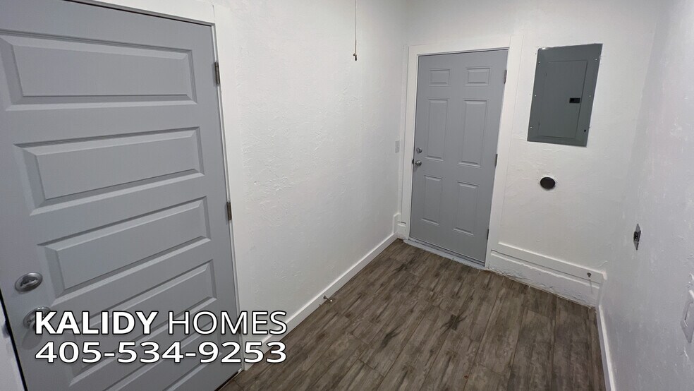 Building Photo - 702 Amity Ln