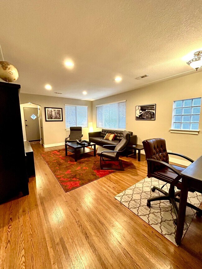 living room - 2925 Newton St