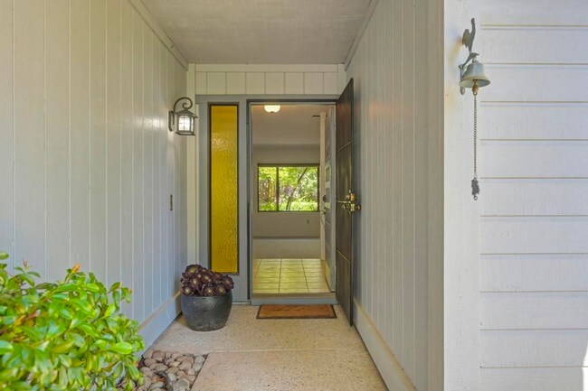 Building Photo - Beautiful 3-Bedroom Home in North Auburn's Sierra Foothills