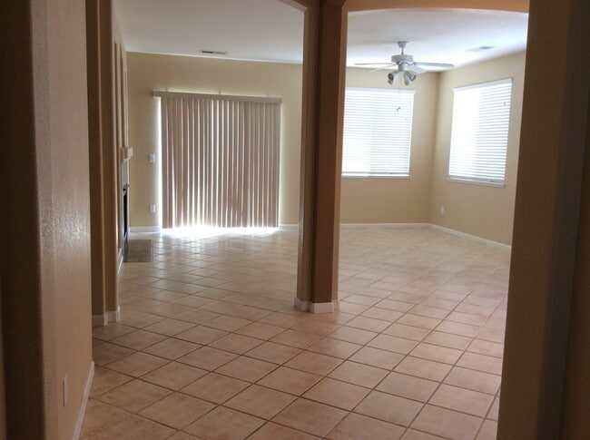 Building Photo - Gorgeous, bright Double Diamond home!