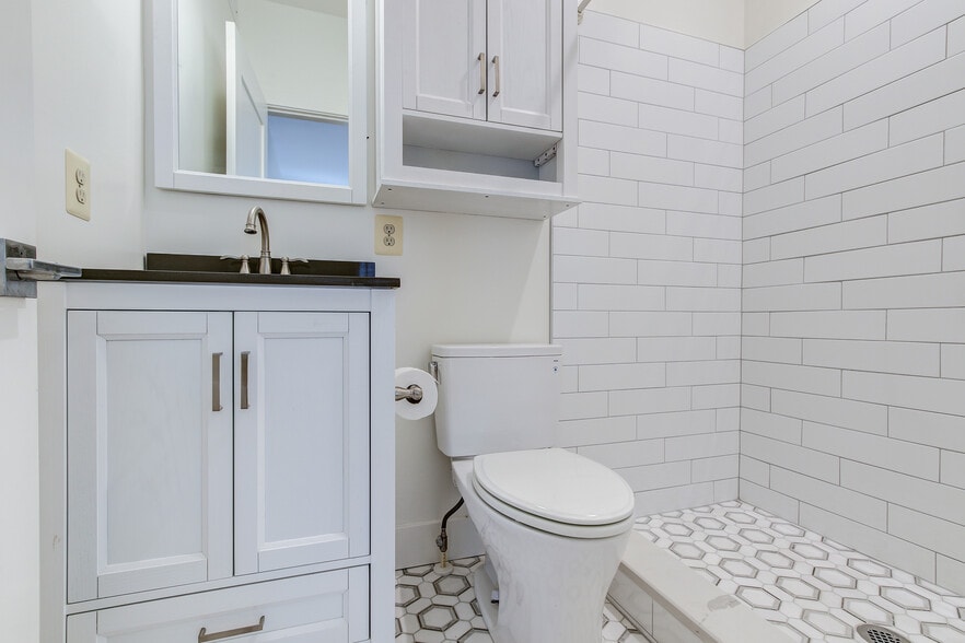 primary bedroom - 512 Whittier St NW