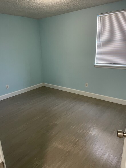 Bedroom 2 - 2736 Hamilton Cir