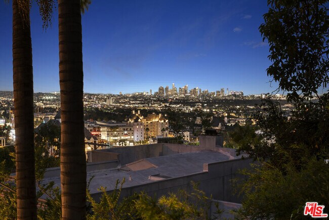 Building Photo - 1531 Marmont Ave