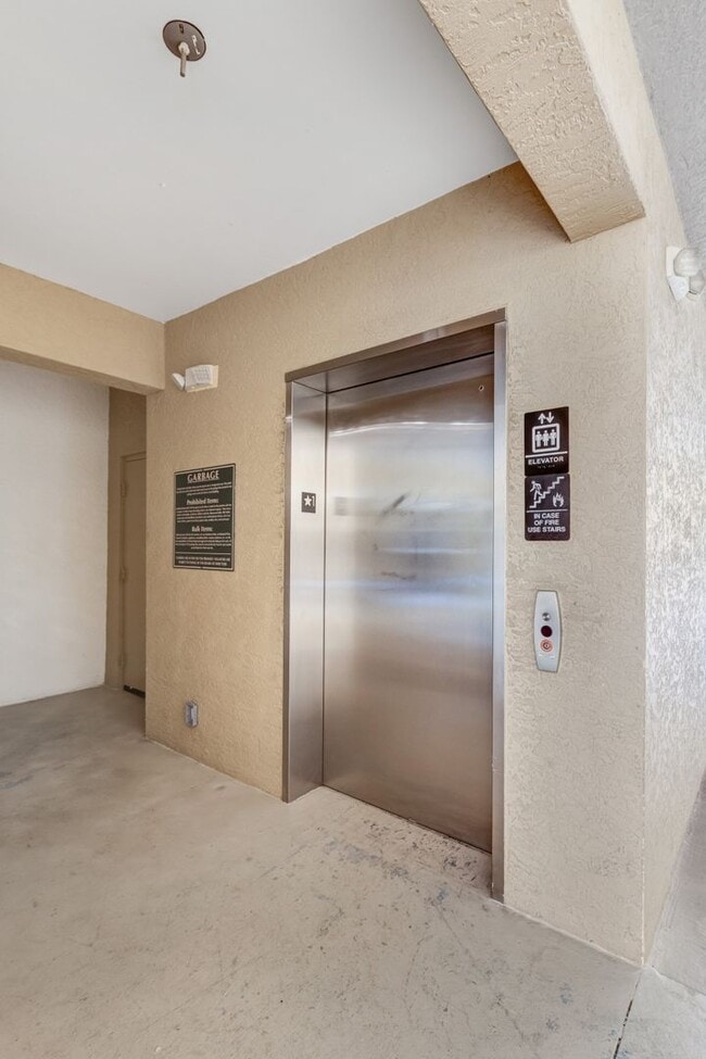 Building Photo - ** BOTANICAL PLACE ** 3 BED / 2 BATH - CON...
