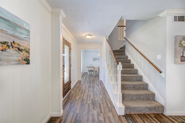 Building Photo - 17206 Seven Pines Dr