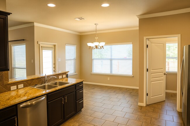 Building Photo - 219 Chering Dr