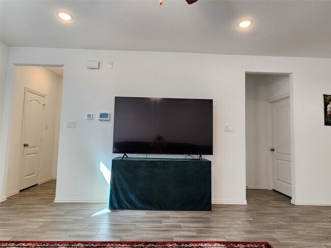 Building Photo - 31322 Whitfield Ct