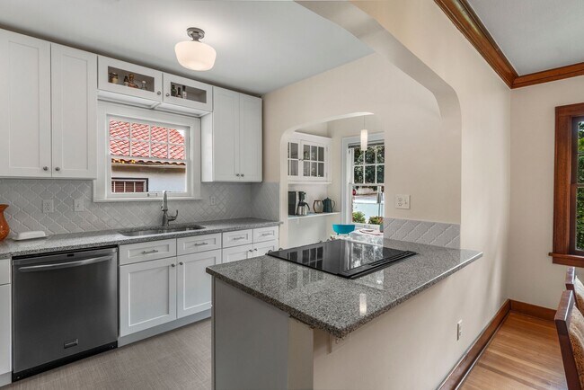 Building Photo - 3 Bed 2 Bath South Hill Spokane home offering all the updates..