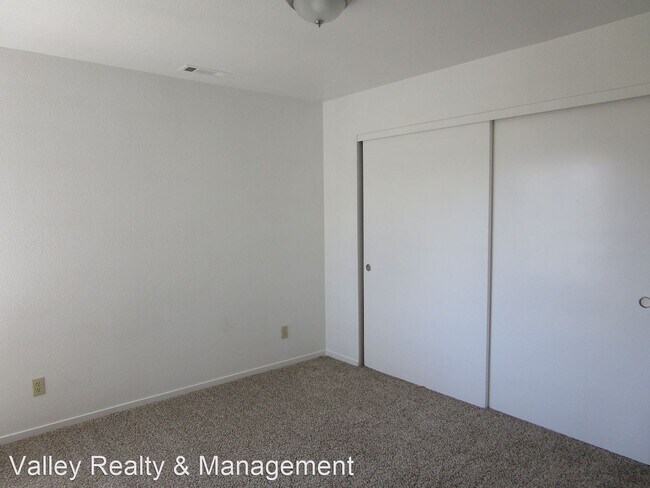 Building Photo - 121 Palmer Ct