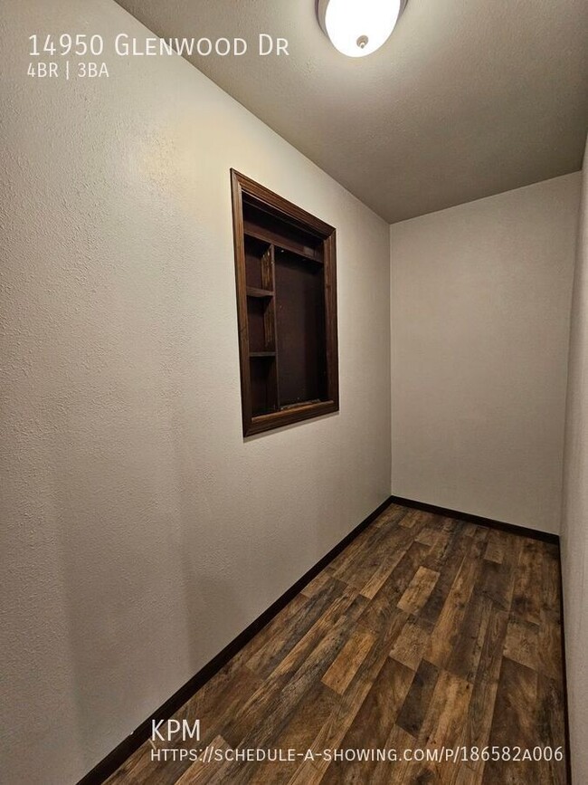 Building Photo - 14950 Glenwood Dr